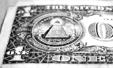 Katasónov: “El dólar necesita una Tercera Guerra Mundial”